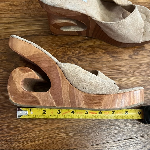 SOLD vintage Y2K Soda carved wood heel slides sandals clogs 7.5 8 beige chunky - Picture 11 of 11